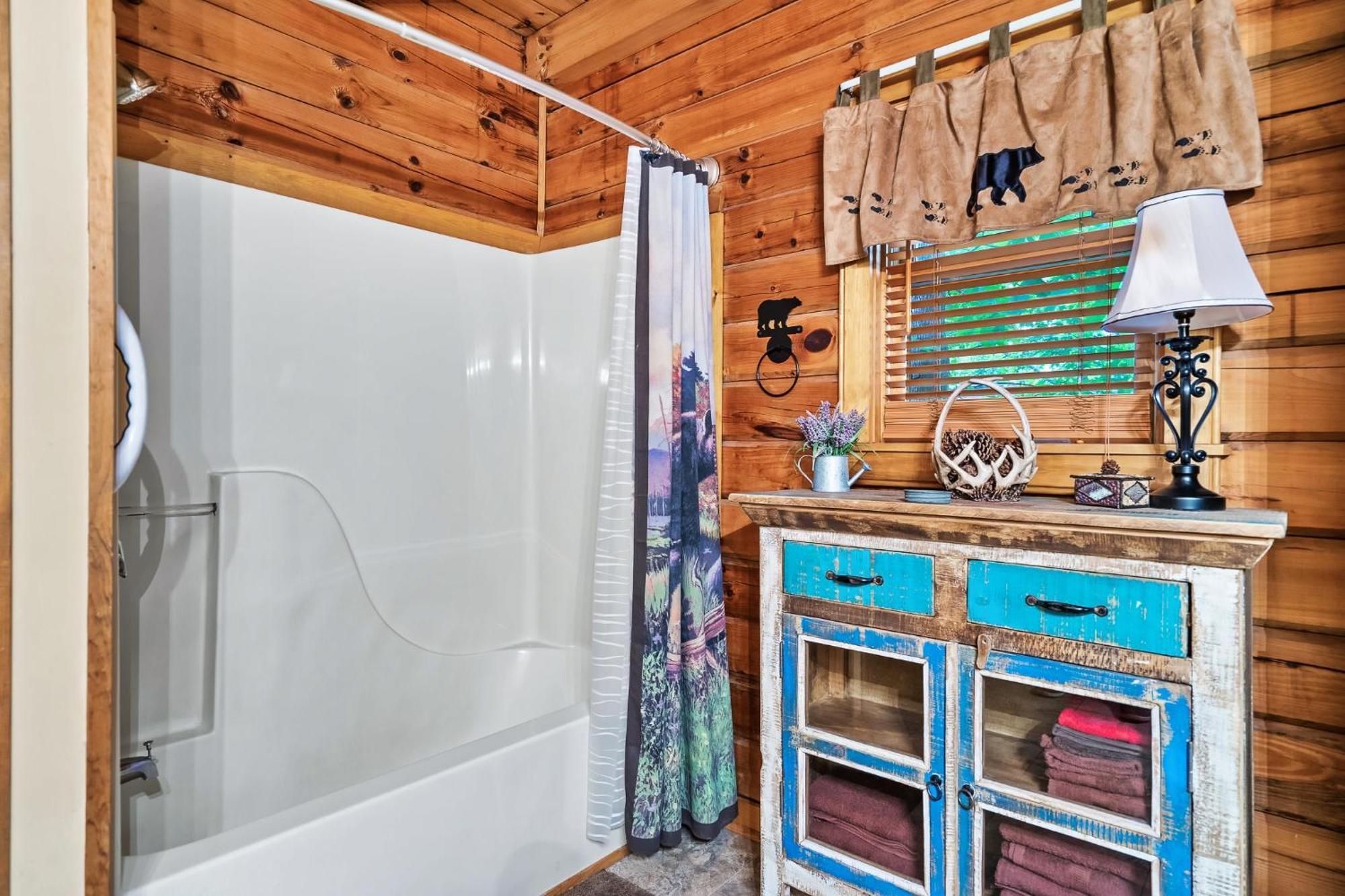 Cozy, Ada Accessible, Family Cabin With Hot Tub Сивиървил Екстериор снимка