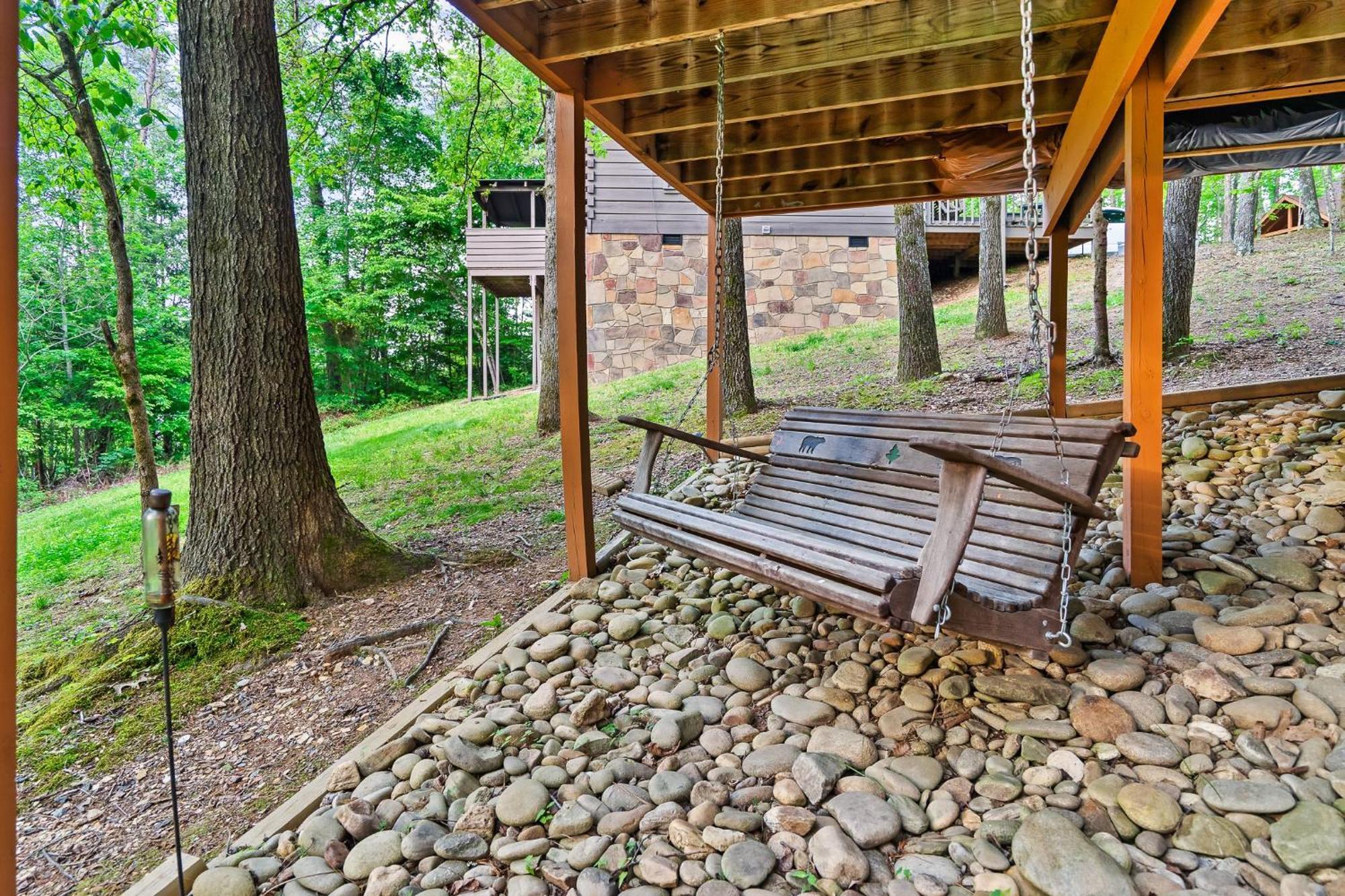 Cozy, Ada Accessible, Family Cabin With Hot Tub Сивиървил Екстериор снимка